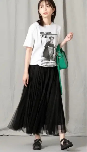 그레디 브릴리언트 블랙 튤 플리츠 플레어 스커트