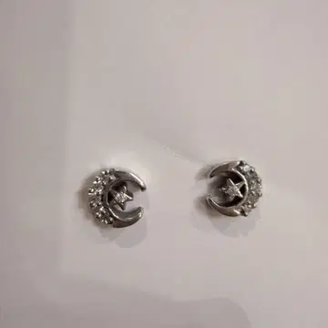 로리 로드킨 크레센트 문 귀걸이 초승달