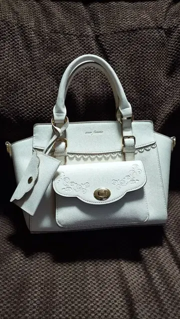 화이트 백 프론트 포켓 부착