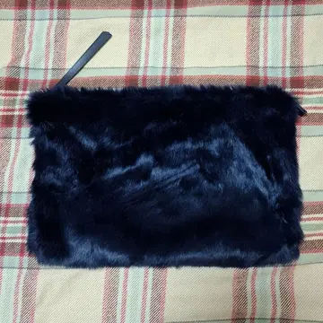 미라 오웬 네이비 퍼 클러치백