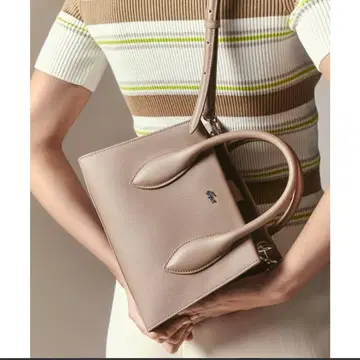 라코스테 베이지 핸드백 숄더 스트랩 포함
