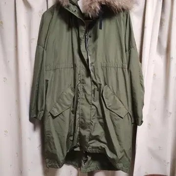 올리브 그린 후드 부착 모즈 코트