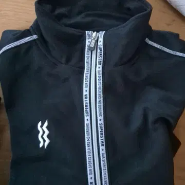 SUPERSTAR 블랙 저지 하이넥