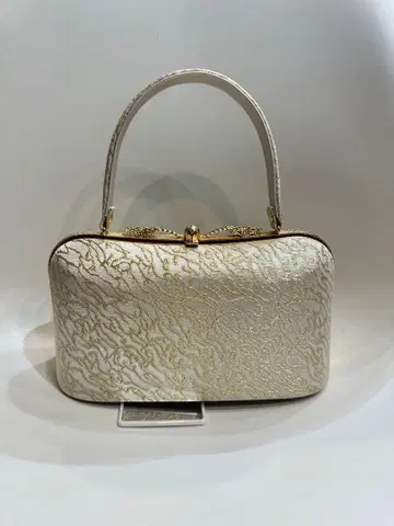 로브 데콜테 백 황실 어용 고급 원단 사용 금 결혼식 성인식 졸업식