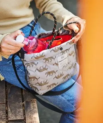 [ KiU x FREAK'S STORE ] 별주 패디드 토트 미니 백