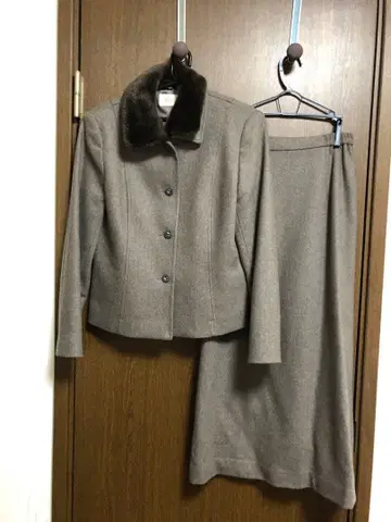 [ 일본제 ] 그레이 울 정장 세트 ( 퍼 포함 옷깃 )