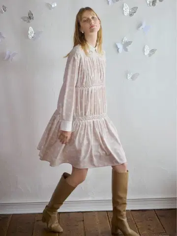 셀포드 베이지 나비 무늬 A라인 원피스