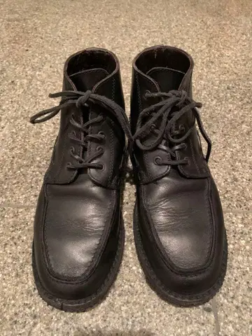 APC 블랙 가죽 미드컷 부츠