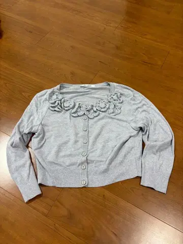 miss ashida 그레이 꽃 모티브 가디건