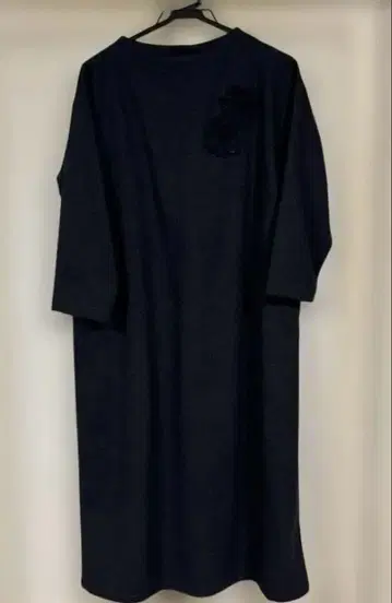 새상품, 택 포함, 다크 그레이 꽃 모티브 7부 소매 롱 원피스