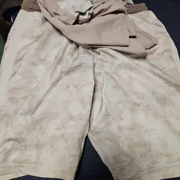 타이다이 무늬 베이지 숏팬츠