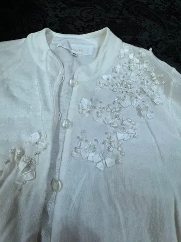 [ 새상품급 ] SunaUna 꽃무늬 리본&비즈 자수 마오 칼라 가디건