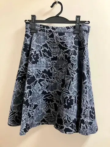 [미사용 새상품] 대니앤앤 Danny &Anne 꽃무늬 플레어 스커트