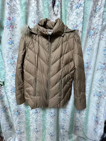 퍼 달린 다운 자켓