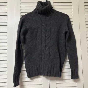 UNTITLED 터틀넥 니트