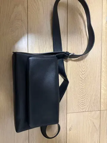 블랙 가죽 숄더백