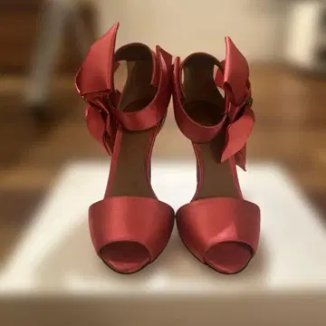 엠포리오 아르마니 파티용 샌들 하이힐 새상품 세련됨