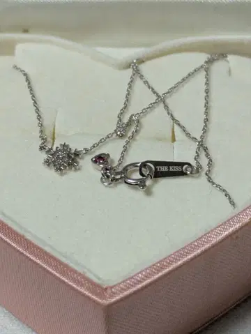 THE KISS 눈의 결정 k10 화이트 골드 목걸이