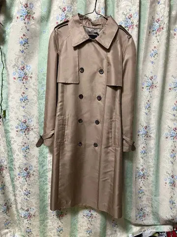 베이지 트렌치코트 더블 브레스트