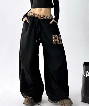 SHEENA 레오파드 무늬 보아 레이어드 와이드 스웨트 팬츠