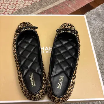 미사용 새상품 MICHAEL KORS 레오파드 카프 헤어 플랫슈즈