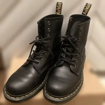 닥터마틴 8홀 부츠