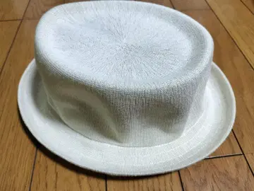 화이트 니트 버킷햇