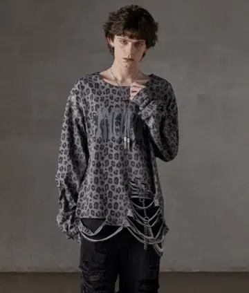 [ GRANCY ] 올 패턴 큐빅 그래픽 롱 T