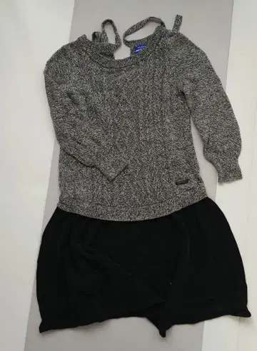 그레이와 블랙 니트 긴팔 상의