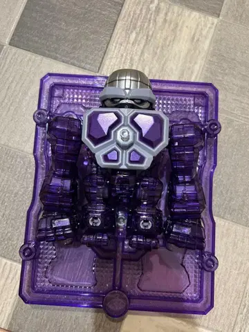 보라색 로봇 완구