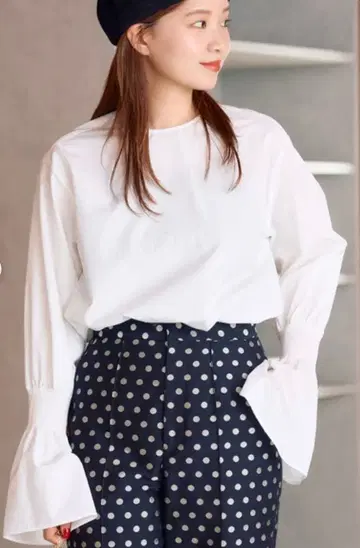 IENA 이에나 노카라 셔링 블라우스 화이트