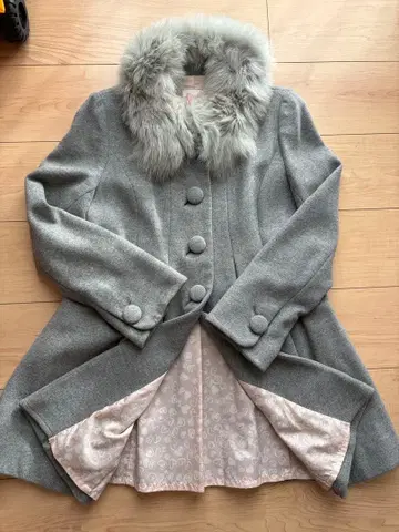 퍼 달린 그레이 울 롱 코트