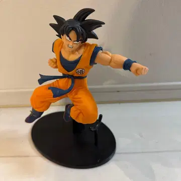 손오공 점프 중 피규어