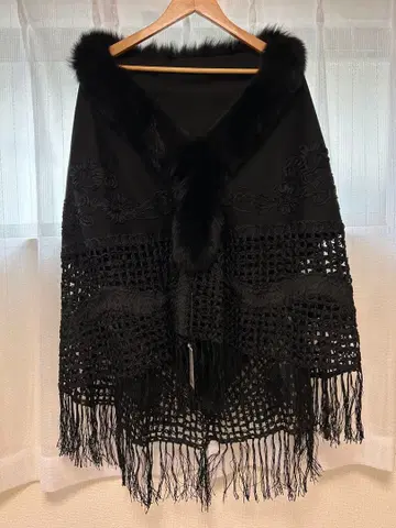 [미사용 새상품] 퍼스트 스트 폭스 트리밍 캐시미어 검정 블랙