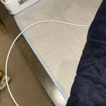 슬림핏 다크 블루 데님 팬츠