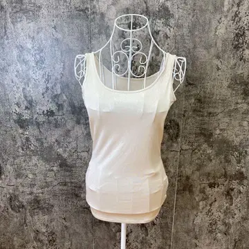 쿠 드 샹스 탱크탑 스쿱넥 라이트 베이지 광택감(34)