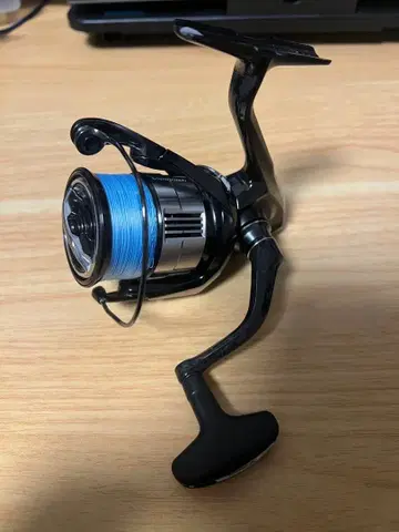 23 뱅퀴시 C3000MHG 스피닝 릴