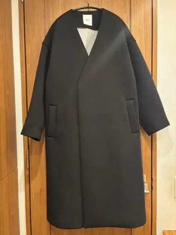 에이블 롱 코트 어도어 드로어 투모로우랜드 마르티니크