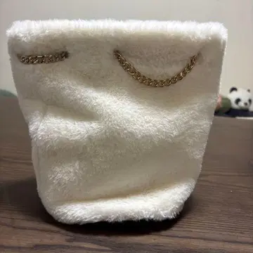 earth 화이트 퍼 숄더백