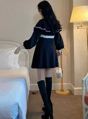 케이프 포함 바이컬러 플레어 니트 원피스