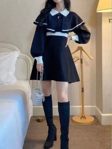 케이프 포함 바이컬러 플레어 니트 원피스