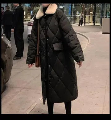 에코 퍼 카라 부착 퀼팅 롱 코트