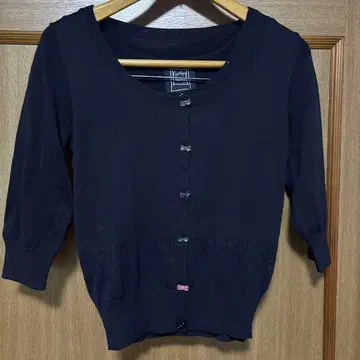 택 포함 새상품 신시아 애로우 칠부 소매 리본 가디건