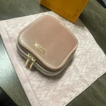 MUCHA 뮤샤 파우치와 손수건 세트