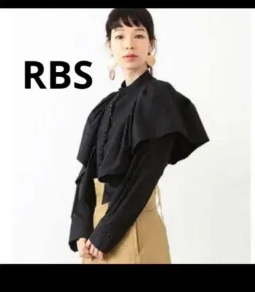 프릴 포함 블랙 셔츠 긴팔