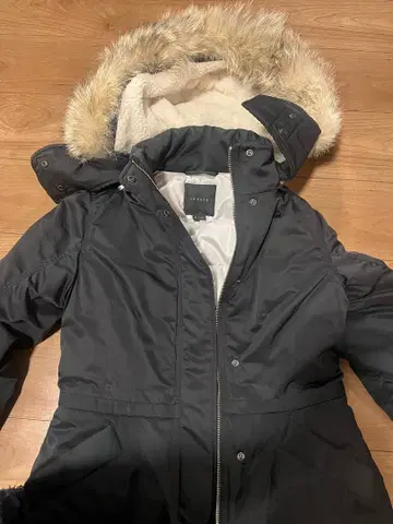 theory 블랙 다운 자켓 S 사이즈