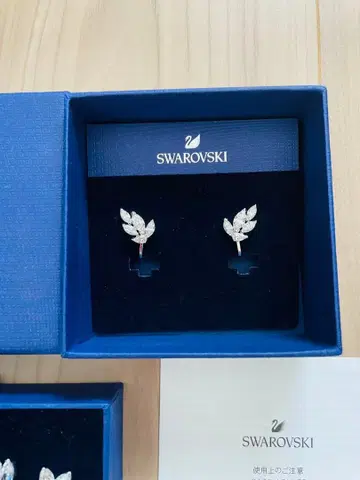 미사용 새상품 Swarovski 스와로브스키 귀찌