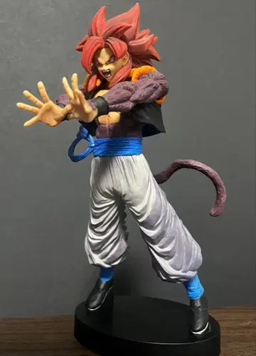 오지터 슈퍼 사이어인 4 피규어