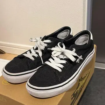 VANS 블랙 스니커즈 23.5