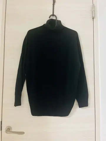 터틀넥 스웨터 블랙 ROSSO